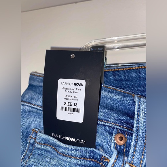 Fashion Nova Ripped Skinny Jean Size 18 - Picture 3 of 5